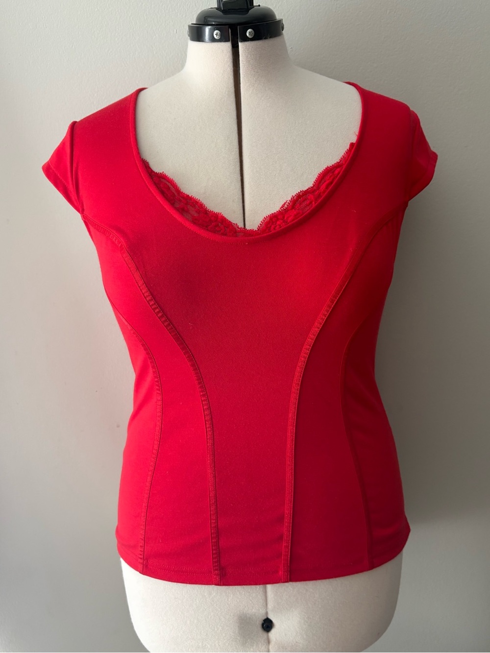 Guess Women's Red Lace-Trim Short Sleeve Scoop Top